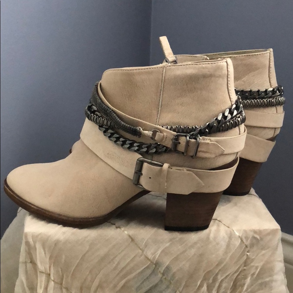 Dolce vita chain bootie